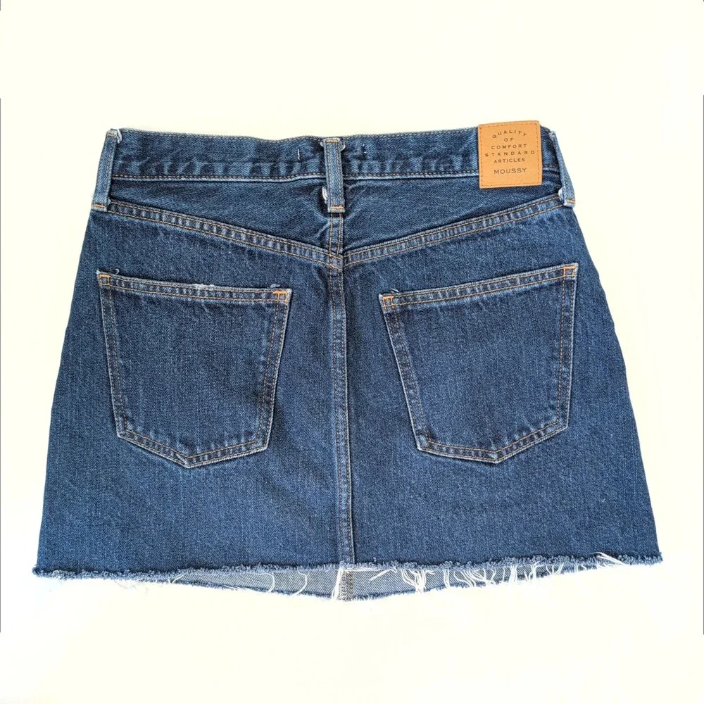 Moussy Vintage Dark Wash Distressed Denim Mini Skirt Raw Hem Size 2 Grunge Basic